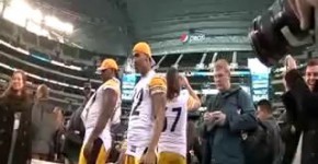 nice GIRL FLEXES BIG MUSCLES IN SUPERBOWL, Holohoope