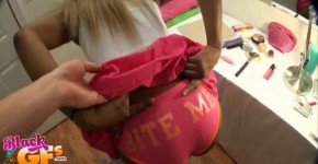 Ebony babe has a big smile on her face because she is about to have sex wet orgasm, lankasyon