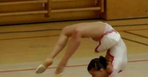 Candid Gymnast Displays Her Shaven Vagina, Wiolarlana
