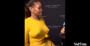 BRALESS Rihanna Hard Nipples Pierced Nipples Bouncing Tits in Public, sengedatit