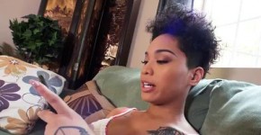 Mofos - EbonySexTapes Black Girl Honey Gold In Facesitting Apology after Spider Scare, Mofos