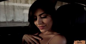 Stranded hot babe Audrey Royal gets fucked in the car, spuugje