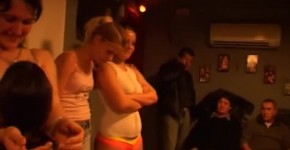 Hungarian Amateur Gangbang Party, itendes