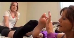 amateur milf footjob, paparoch