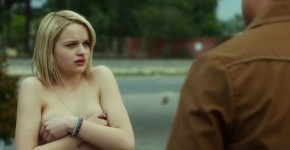 harming Blonde Joey King sexy Smartass 2017, engased