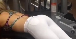 Gostosa treinando calça leg branca muito boa, kurnikcell