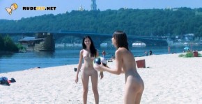 Hot nudist girl filmed by a voyeur with a hidden camera, kobaltu