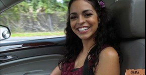 Pretty Vienna Black rides a strangers cock in the car, spuugje