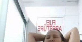Wet under the shower, HKslut73