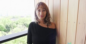 Huge tits on Japanese cheating wife - Interview with MILF who wants to fuck and comes to hotel to meet a man to cheat on husband