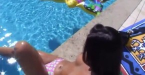 Venus Fucks herself by the Pool, ehinge