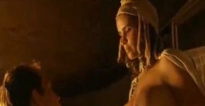 Amina Annabi Shows Her Breasts to John Malkovich, eroustite