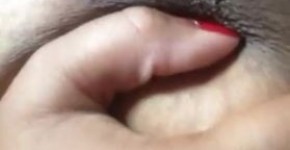 Novinha mandou video no Whatsapp chupando as tetas, Elanan