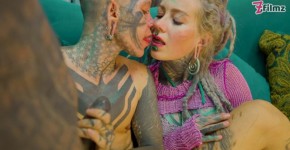 Tattooed Model Nahluu Doing Her First Porn Fisting Pussy, untinenten