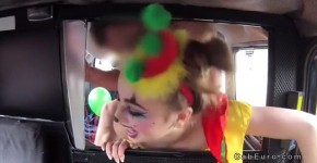 Hot clown got pussy banged in cab Car and gives her a lick, Vikanttar