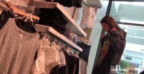 Teen Bubble Butt at the Mall, edigol