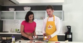 CUM KITCHEN: y. Violet Starr Fucks in the Kitchen while Cooking, eratriclu