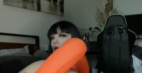 Kr1spyKr3m3Ros3 cosplaying as Velma, KarmasWorld