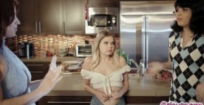 Jessica leads Leda and Coco to squirting and orgasming, VampBambi