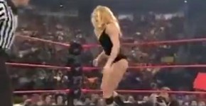 Stephanie McMahon vs Trish Stratus No Way Out 2001., oditont