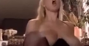 Kathleen White mit großen Titten in schwarzen Dessous, Berlinerina