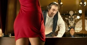 She undressing her bikini beacuse she want win, cocodeluno