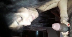 Tia descabelada chupando o pau pequeno 2, evillisa