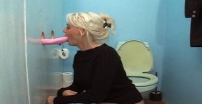 Lili sucks Dick through a gloryhole, pararam