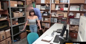 Curvy latina teen thief with huge boobs fucked a cop, sedindi