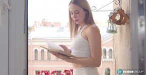 Blonde Teen Alice Mur Strokes Her G Spot And Cums Hard I Fucked My Sister, desendouro