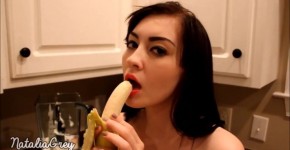 Erotic sucks a banana in the kitchen, zarasho