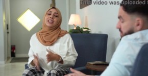 Social media expert Peter Green helps Arab woman Lilly Hall to get more followers on her Instagram and TikTok accounts by taking