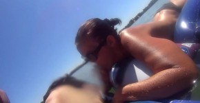 Brunette French Ejaculation Au Milieu Du Lac, pipiperry