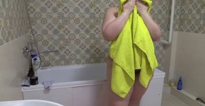 A hidden camera in the bathroom is spying on a naked BBW. The girl thoroughly washes a big ass, fat belly, and natural tits., en