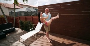 Mofos - DontBreakMe Flexible Beauty Kylie Martin Gets Stretched sex video, Mofos