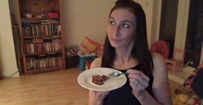 British amateur enjoys some cum on her chocolate cake, foxyamy