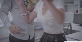 Boss seduce her in the office, Ratiarry