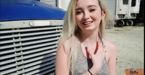 Slutty babe Lexi Lore tight pussy gets stuffed for a ride, spuugje