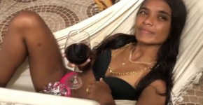 Depois de tomar um bom vinho chamamos novinha de 18 anos para comemorar o aniversário dela no swing Pitbull Porn Jasmine Santan