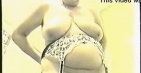 LOL enjoy my granny fully nude in toilet. Hidden cam, Triana