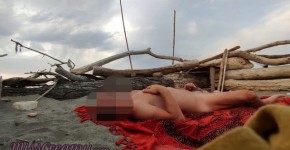 Stranger caught my girlfriend touching and masturbating my dick on a public nude beach - MissCreamy, Enicenti
