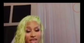 nicki minaj tittys sensual influenser, feethaly