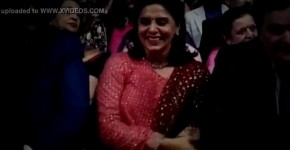 Disha patani massive boobs and huge cleavage at jio Reliance award, Zannab