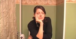Girl in leather pants pissing on the toilet Beverly Final Pee for, wannapussy