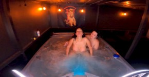 Hot Tub Threesome With Queen Rogue and Mandi May WCA Productions, ingutor